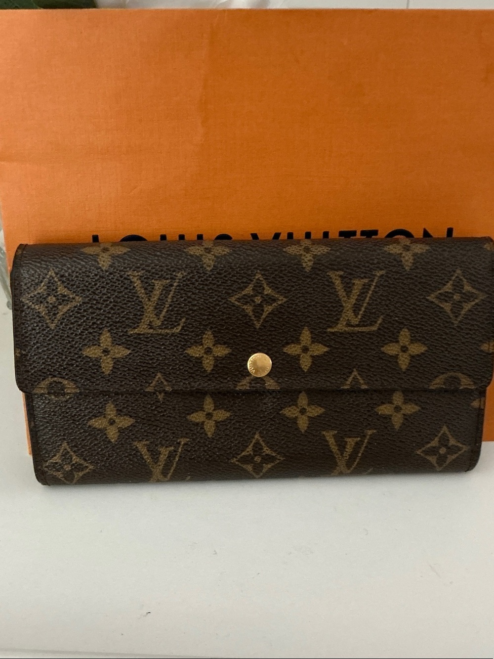 LOUIS VUITTON AUTHENTIC Monogram Clutch Wallet
W/Unbranded Chain & Insert - Picture 2 of 10